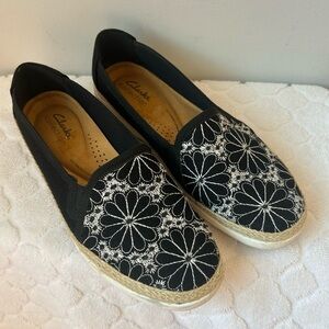 Clarks Collection Elaina Harbor Black Floral Slip On Loafer Womens's Size 8